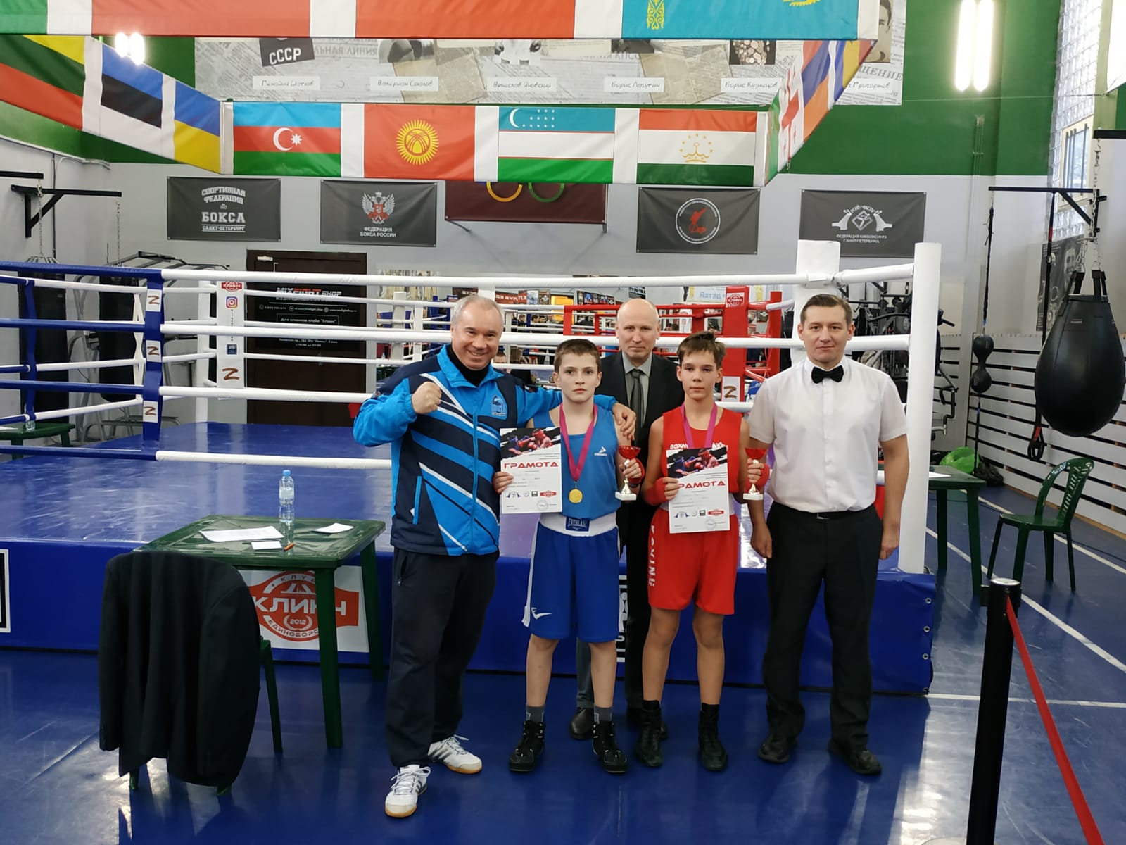  в СК "Клинч", приняли участие 9  боксёров СК "Тайфун"  11 декабря 2022 года 