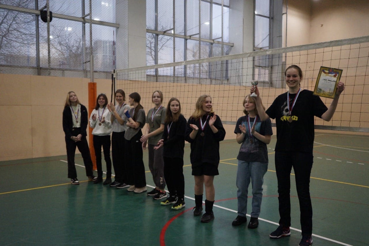 На протяжении ноября в школах Московского района проводились турниры районных соревнований по волейболу 14 декабря 2022 года 
