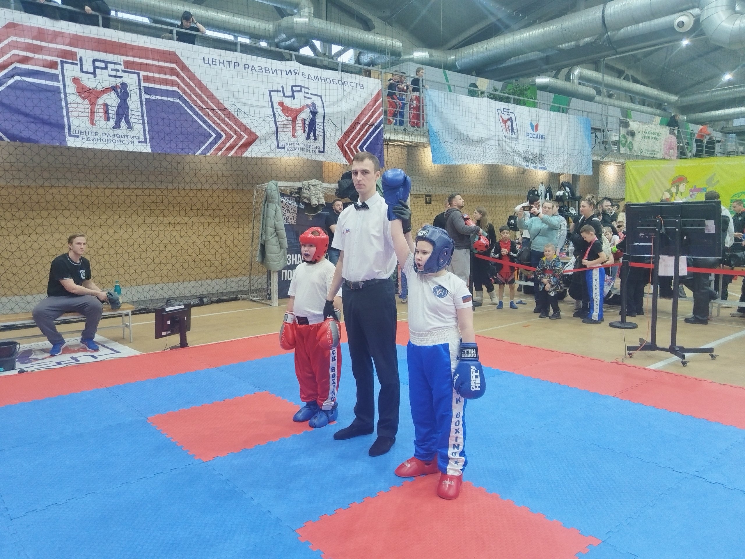 Бурцев Платон, победитель первого этапа кубка ЦРЕ по кикбоксингу 25 января 2026 года 