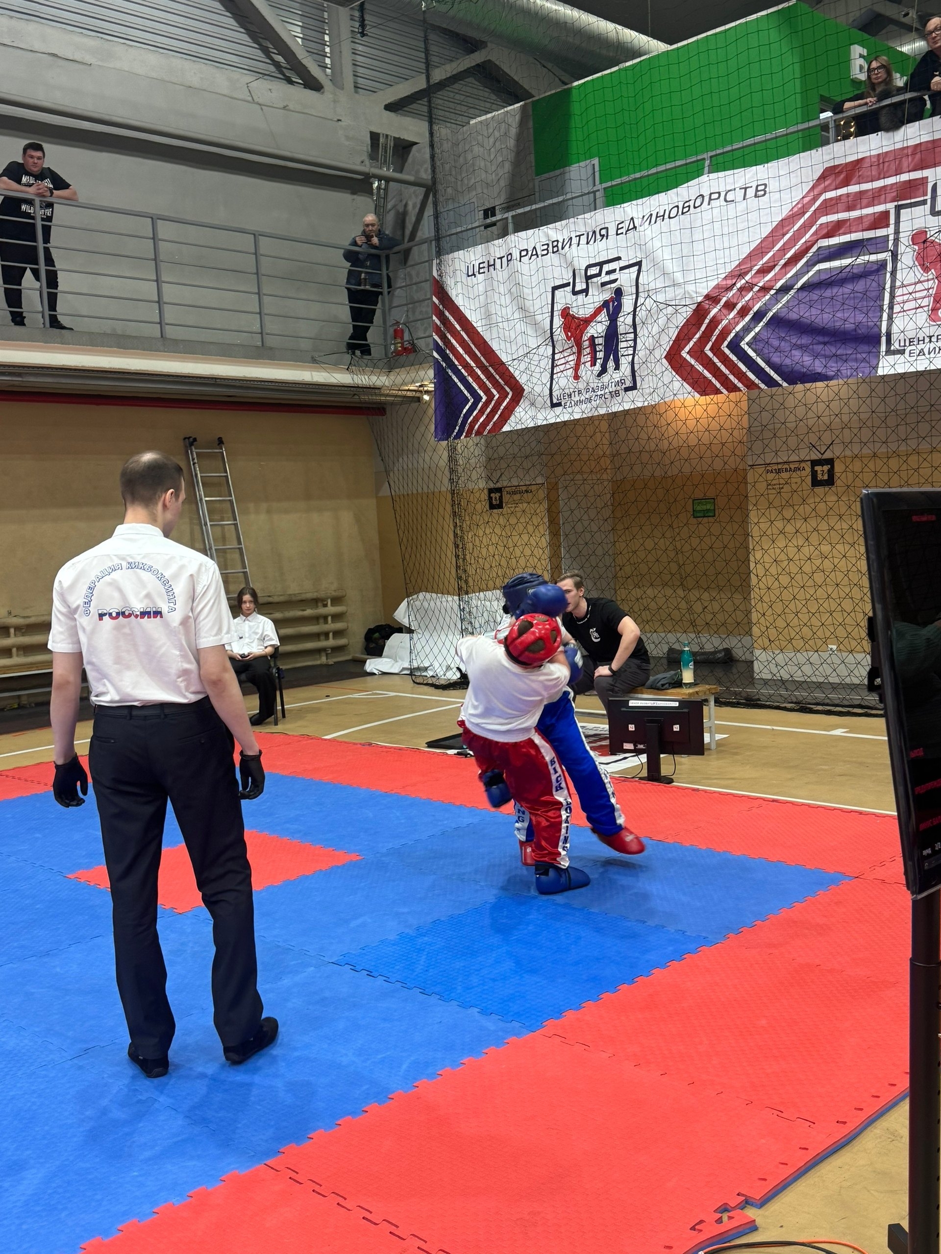 Бурцев Платон, победитель первого этапа кубка ЦРЕ по кикбоксингу 25 января 2026 года 