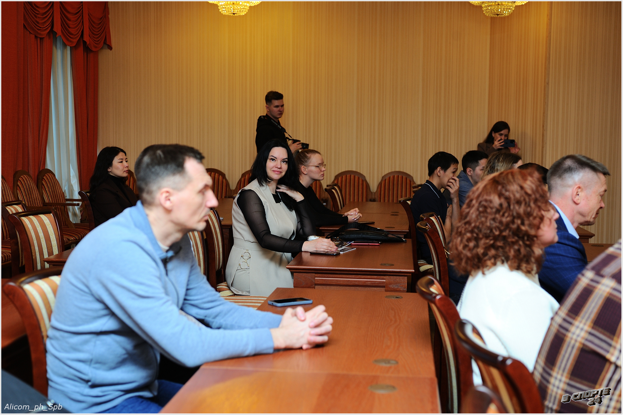 Вручение благодарности коллективу журнала "В СПОРТЕ 24" 19 апреля 2024 года 