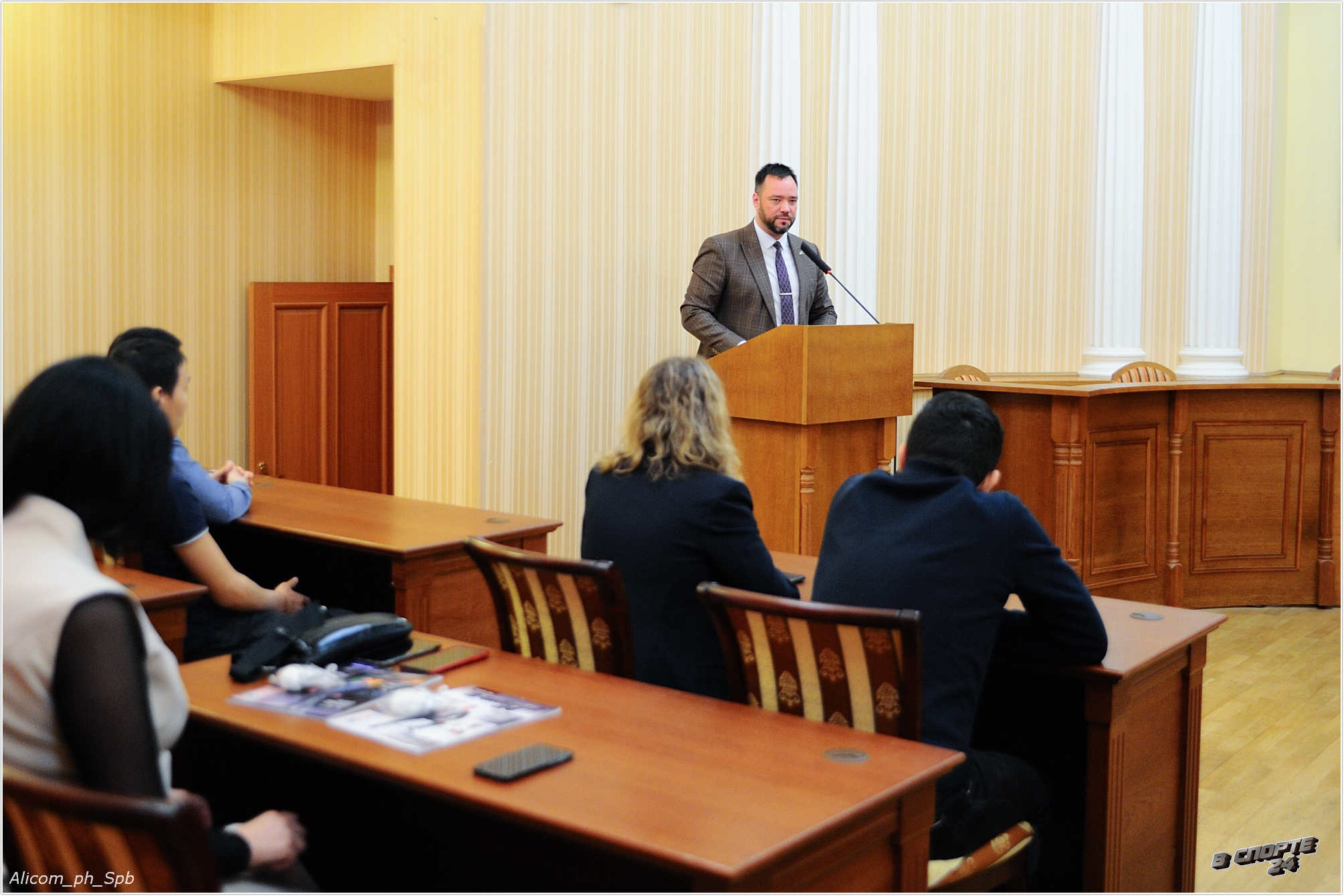 Вручение благодарности коллективу журнала "В СПОРТЕ 24" 19 апреля 2024 года 